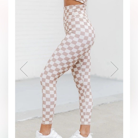 Pink lily 2 piece workout set - Picture 3 of 9